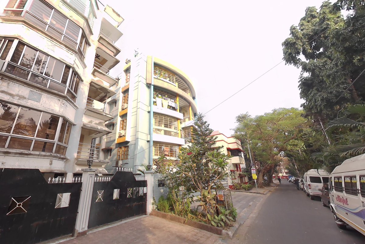 KolkataIndex's tweet image. Jodhpur Park is such a beautiful neighborhood, and very quiet compared to the rest of the city. Kolkata deserves such green and pedestrian-friendly streets like this throughout the city, and not just in the upscale neighborhoods.