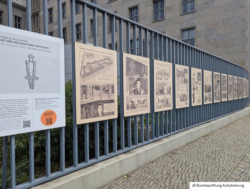 BAufarbeitung's tweet image. #OnThisDay 28.07.1965 Heute vor 60 Jahren wagte die Leipziger Familie Holzapfel eine der spektakulärsten Fluchten aus der DDR: Mit einer selbstgebauten Seilbahn überquerten sie die Berliner Mauer – direkt vom Dach des damaligen Hauses der Ministerien in Ost-Berlin.
.
Der…