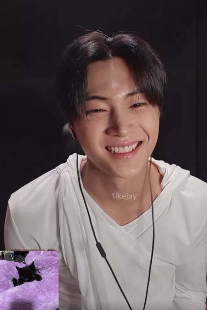 heesojkitty's tweet image. His nose scar is so kissable