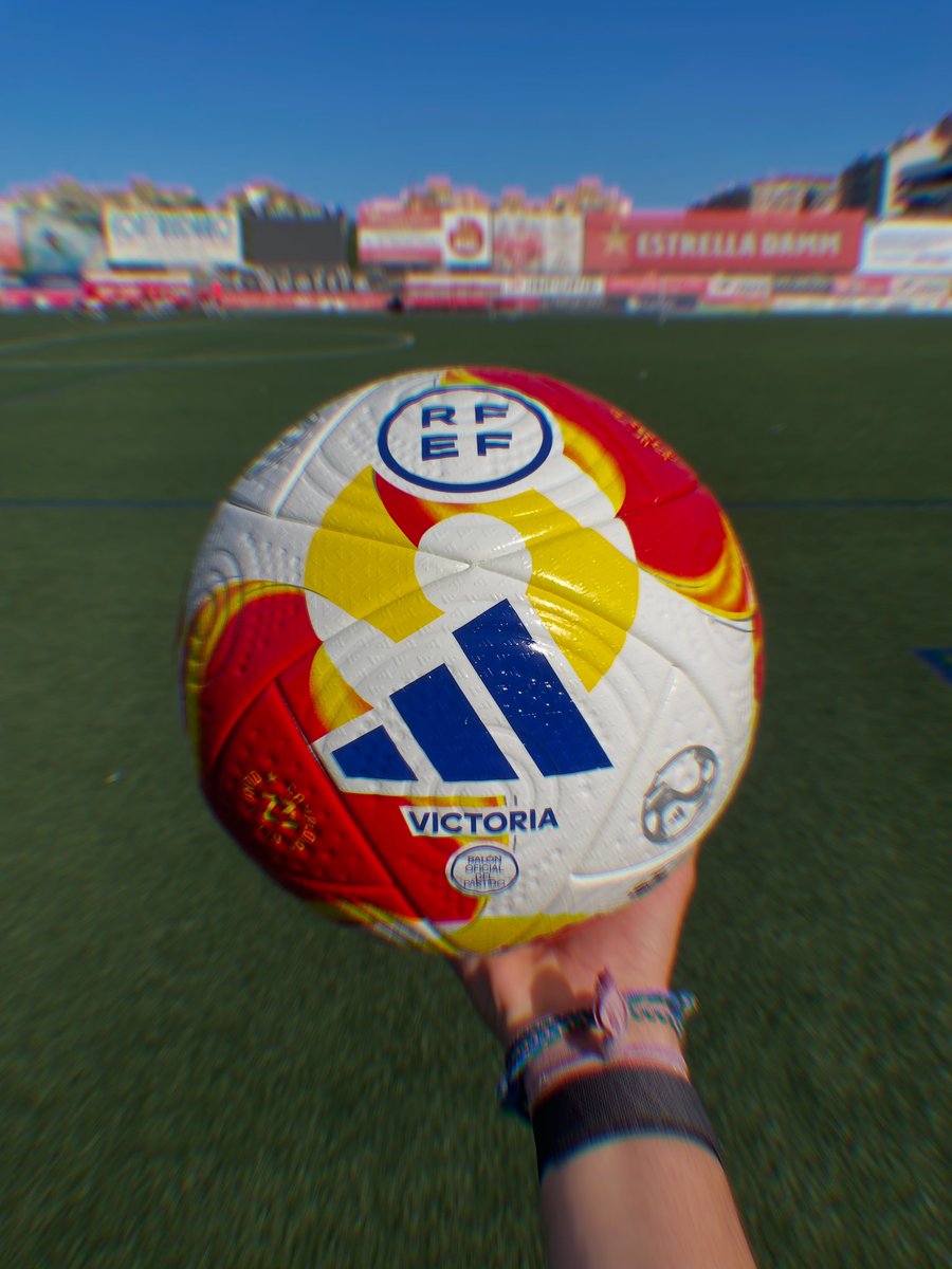 🎯 Nova temporada, nous reptes.

La pilota oficial ja roda i nosaltres estem preparats per viure, per primera vegada, la Segona RFEF.

Preparats per somiar junts? 💙⚽