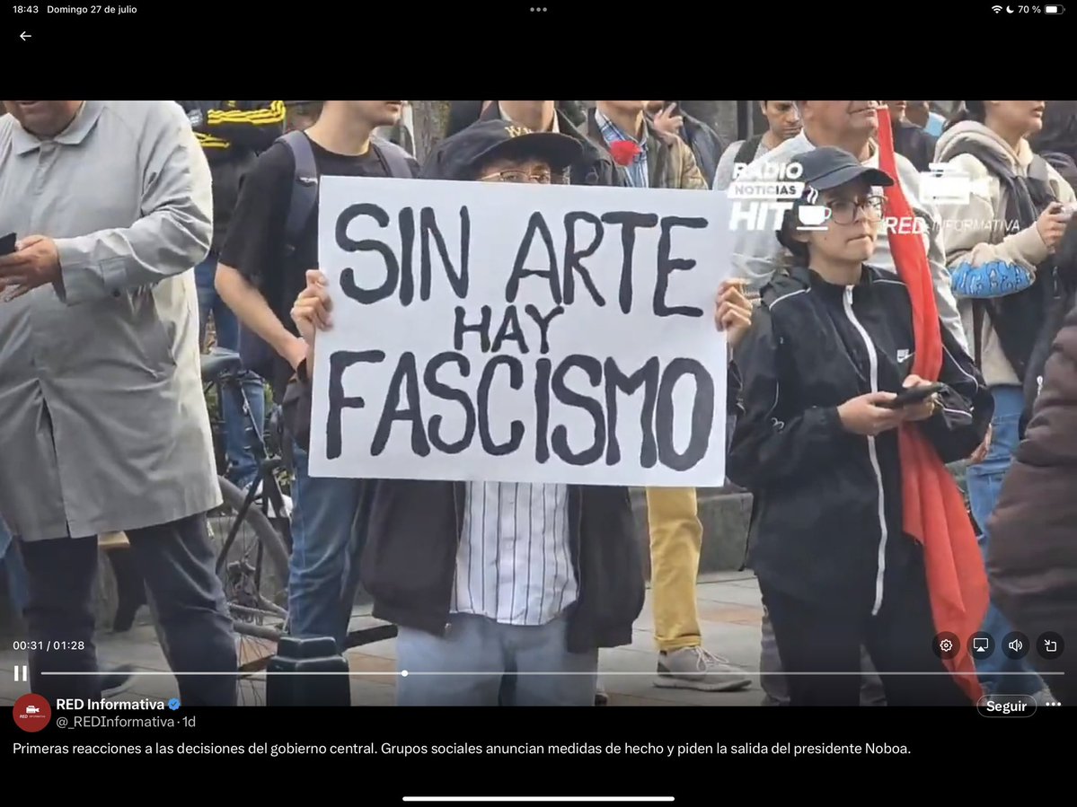 Una preguntita:
Los que asumen que sin “Ministerio de Cultura” habrá “fascismo en Ecuador” (sic, adjunto prueba de una manifestación), 
¿Nos pueden decir qué exactamente ha hecho el Ministerio de Cultura en los últimos 10 años que haya transformado la “cultura” de Ecuador?
O sea,