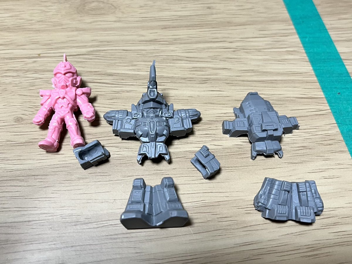7c3_hobby's tweet image. 昨日ワンフェスで購入したものをパーツチェックしつつ仮組みその1

アトリエ・アントさんのサンダーグリッドマン

合体パーツがパチパチつけれて気持ち良すぎる！すごく緻密！すごい！！

 #WF2025S