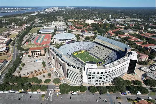 TigerDroppings's tweet image. Report: Rutgers is targeting #LSU Administrator for Athletic Director Position:
tigerdroppings.com/lsu-sports/rep…