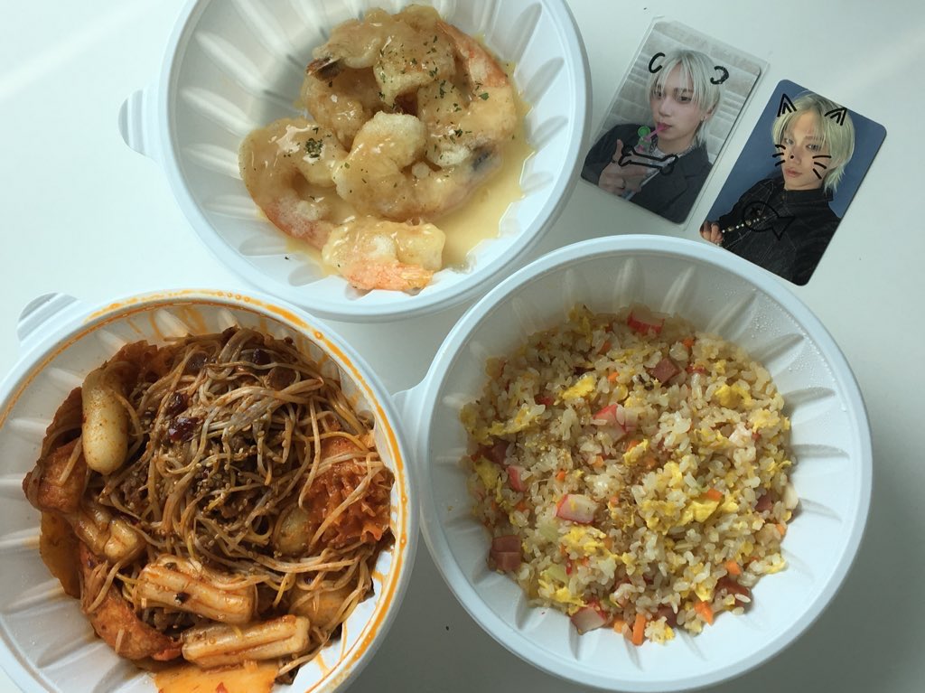 8uzzip's tweet image. 새벽에 요아정 먹고 느즈막히 일어나서 마샹 크림새우 먹는 월요일이 다시 올까..