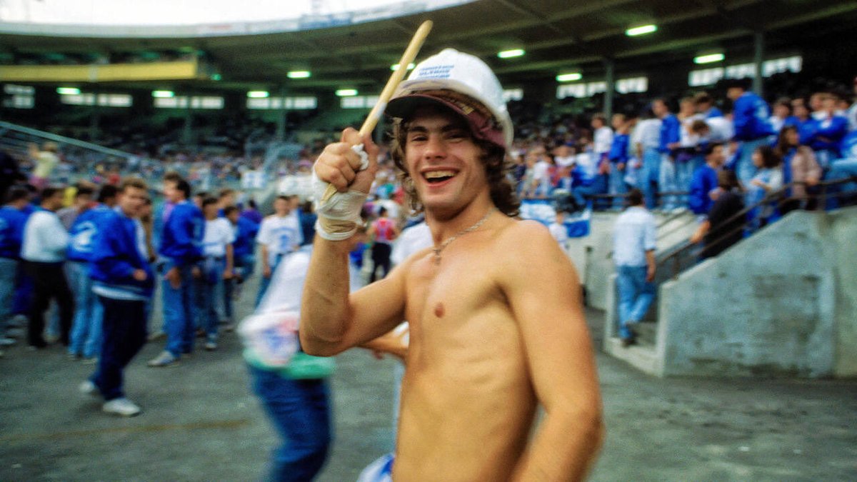 Be_OM13's tweet image. 🕊️Il y a 25 ans jour pour jour Patrice de Peretti dit « Depé », plus emblématique des supporters de l’OM, nous quittait d'une rupture d'anévrisme ! 🙏💙
