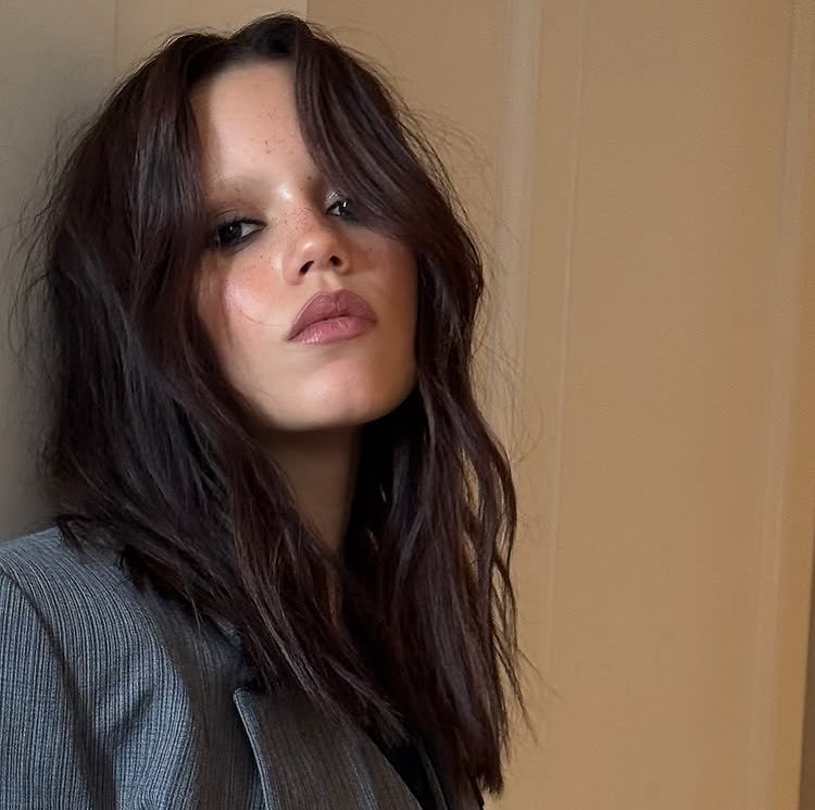 WednesdaysDaily's tweet image. Jenna Ortega for &apos;WEDNESDAY&apos; Season 2 press!