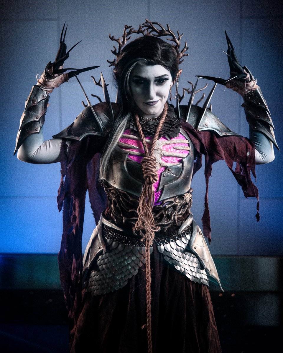 “In her heart there’s a hole, there’s a black  on her soul.” 🎶🖤 First of my Laudna photos are here!! So proud of how this cosplay turned out.

Laudna created by <a href="/Marisha_Ray/">Marisha Ray</a> on <a href="/CriticalRole/">Critical Role</a>, design by Eren Angiolini
📸 by nate_takes
#Criticalrole #criticalrolecosplay