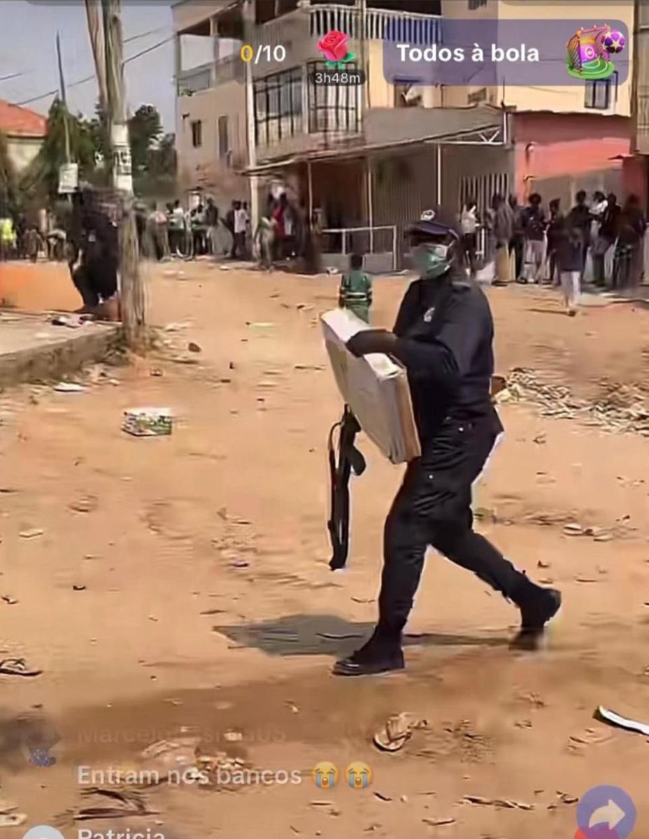 MwahafarN's tweet photo. Scenes coming out of Luanda, Angola. What was just supposed to be a taxi strike has turned into a full blown strike by the people chanting "down with the dictatorship" and looting of stores as they complain about hunger, oppression &amp; poverty.. https://t.co/lXIpO4hi4Z