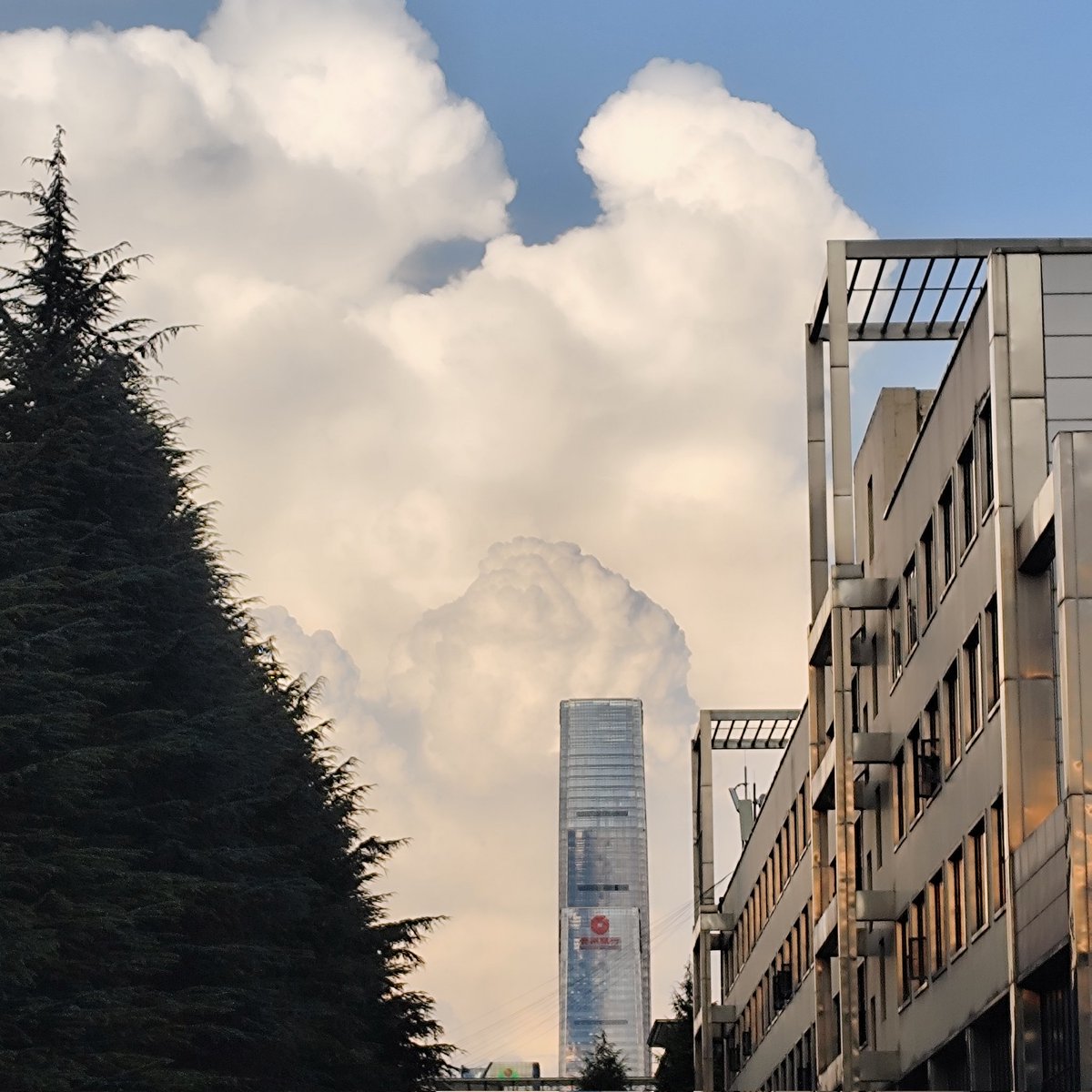 DarioMarchiori5's tweet image. Modern arquitecture #Guiyang #skyscrapers #modernarquitecture