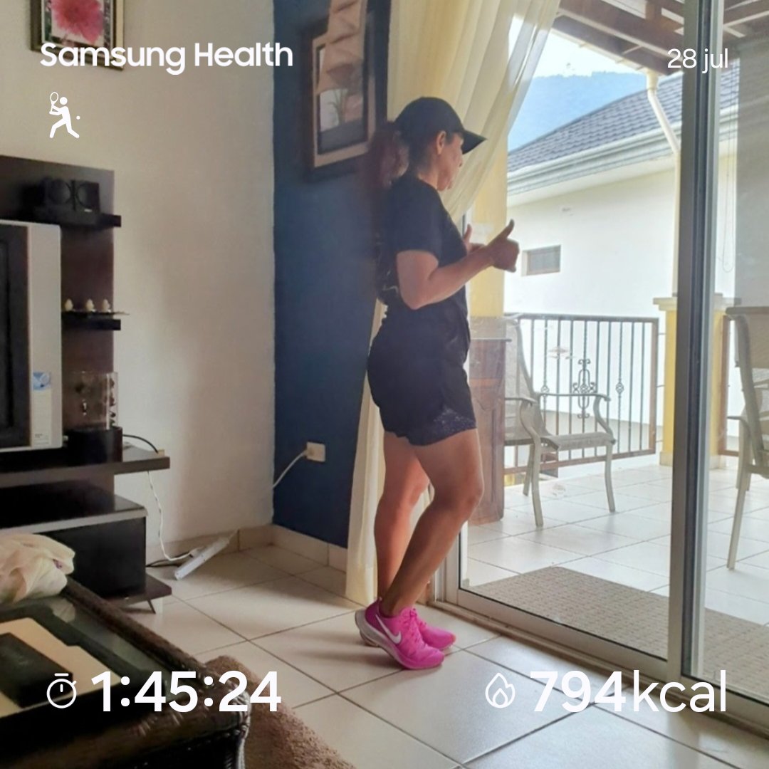 Corriendo 🏃‍♂️ no sólo avanzas también desconectas del mundo...feliz y bendecido lunes queridos amigos. ❤️