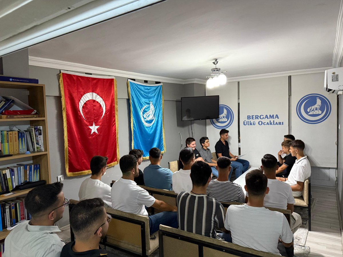 📍BERGAMA 

Ülkü Ocakları Bergama İlçe Başkanlığımız, Kutadgu Bilig Ortaöğretim Yaz Gelişim Programı kapsamında kitap analizi ve münazara yarışması gerçekleştirdi.