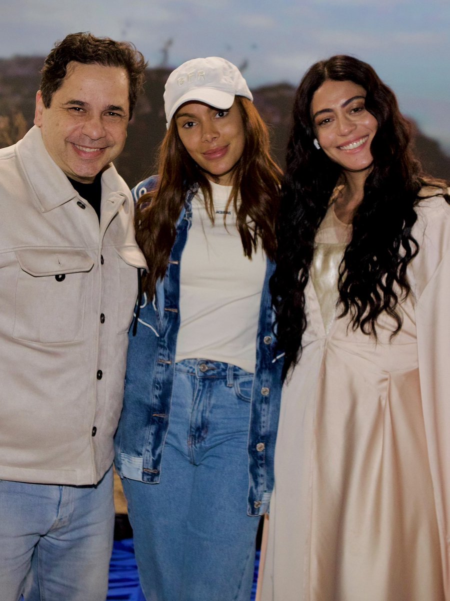 CarolCastroReal's tweet image. Ontem, em meio às gravações 🎥 tivemos uma surpresa.
A Anitta, fã declarada da história, foi visitar nosso set de gravação de “Nosso Lar 3 – Vida Eterna”.
Foi ótimo te encontrar, @anitta! ♥️ Obrigada pela presença! ✨ Só abrilhantou mais ainda nosso set :)
#NossoLar3…