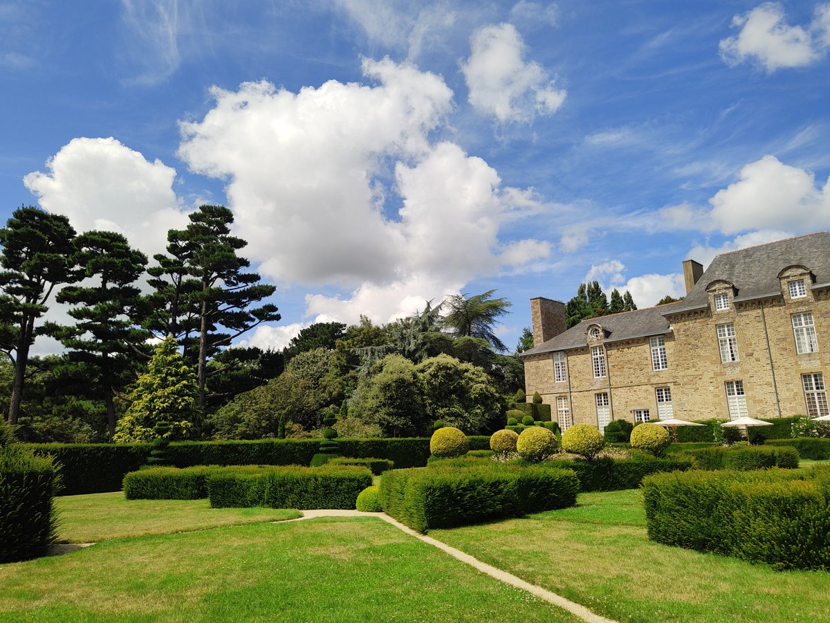 Palaumede's tweet image. Jardins du château de La Ballue, au-dessus du Couesnon (35).
1. Cour d'honneur
2. Jardin maniériste
3. Jardin classique
4. Jardin des douves