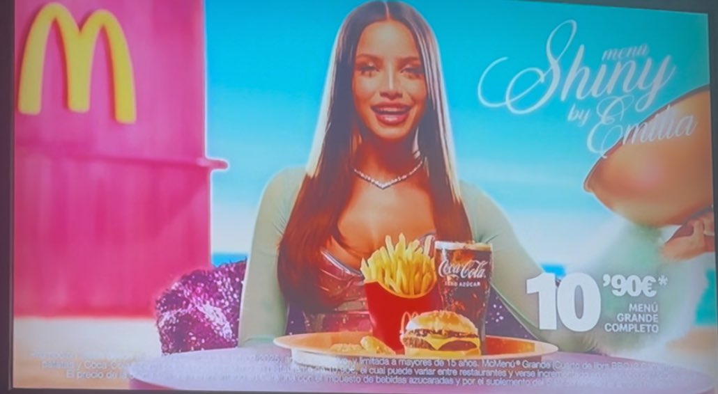 emupdate's tweet image. Emilia para Mcdonald&apos;s España🍔