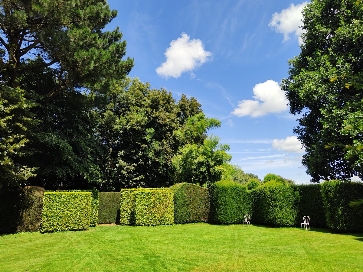 Palaumede's tweet image. Jardins du château de La Ballue, au-dessus du Couesnon (35).
1. Cour d'honneur
2. Jardin maniériste
3. Jardin classique
4. Jardin des douves