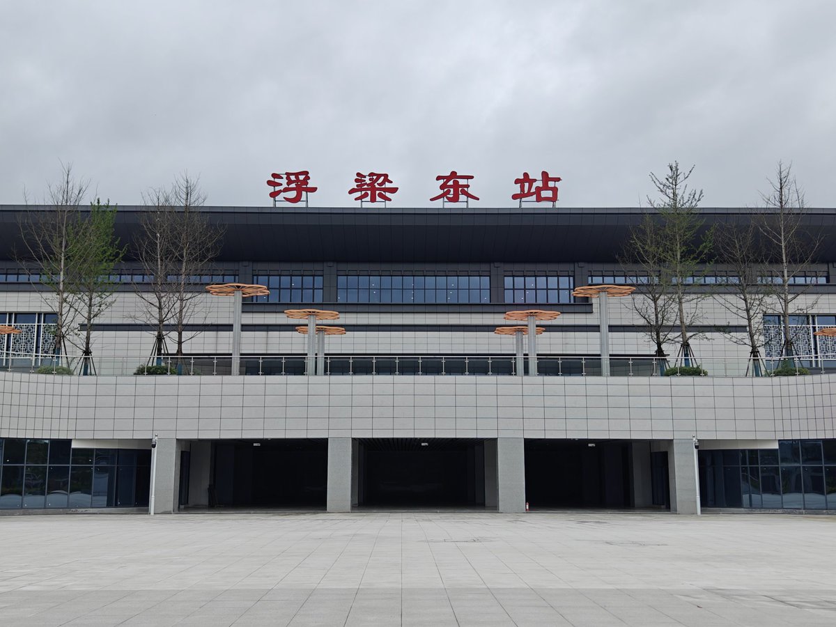 hayakawateresa's tweet image. #25May乗車記録
G1530 浮梁東 - 黄山北
0943-1024 102km
CRH380BL-5537 

空気輸送列車