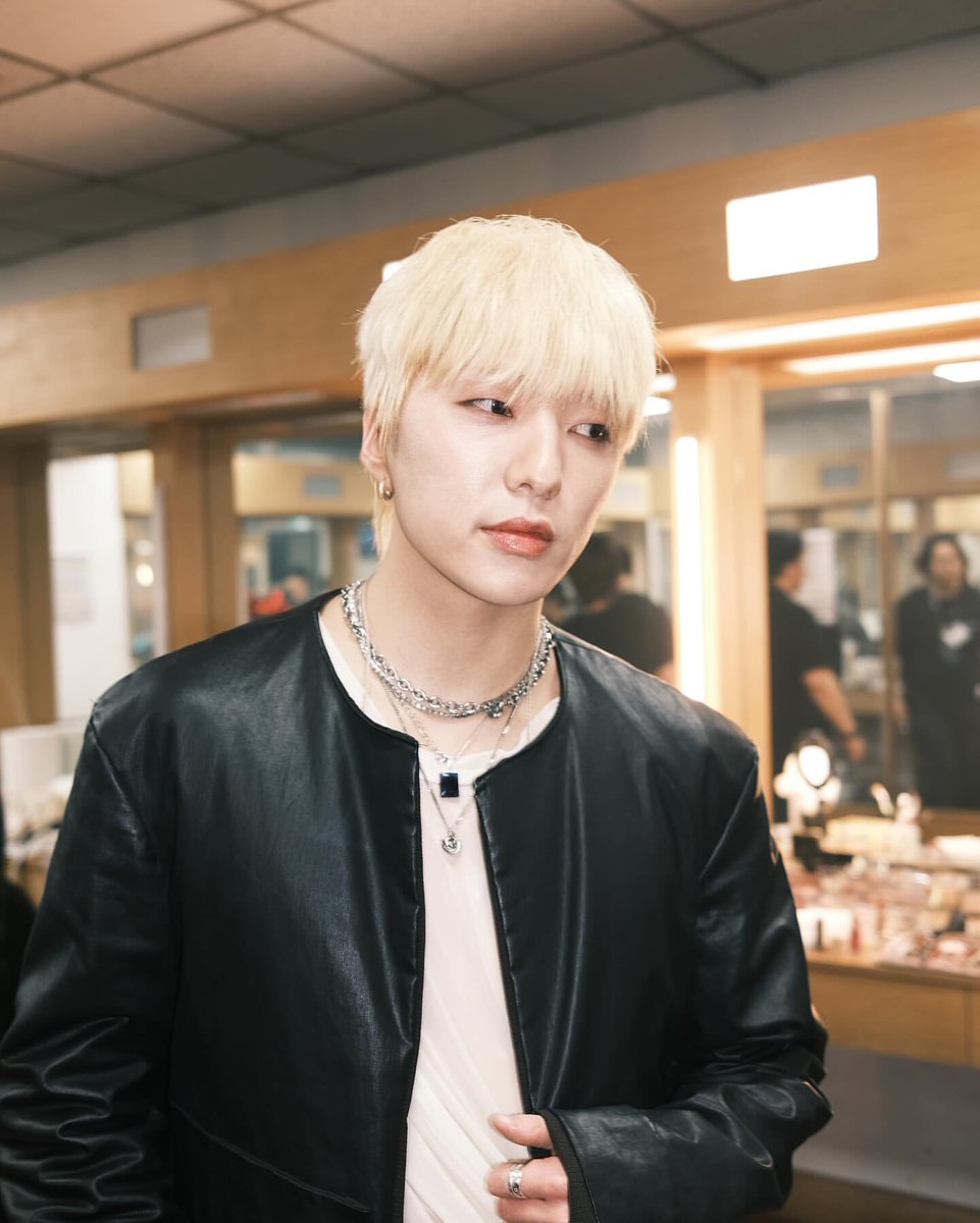 xaxixwx's tweet photo. 🐥3วันที่ผ่านมาโคตรจะมีความสุขเหมือนฝันเลย ก็ยังเป็นวงแหวนสีน้ำเงินที่เปล่งประกายและมีแต่ความรักนี้เสมอ ที่ช่วยให้เรามีแรงหายใจต่อ ขอบคุณนะครับ ใจอยากจะกอดให้ครบทุกคนแต่ไม่ได้เลยตอบแทนทุกสิ่งทุกอย่างเป็นโชว์ในคอนฯนี้ ต่อจากนี้ก็เดินทางกับpageต่อไปของวนด้วยกันนะครับ รักนะครับ https://t.co/HEpN8zbh92