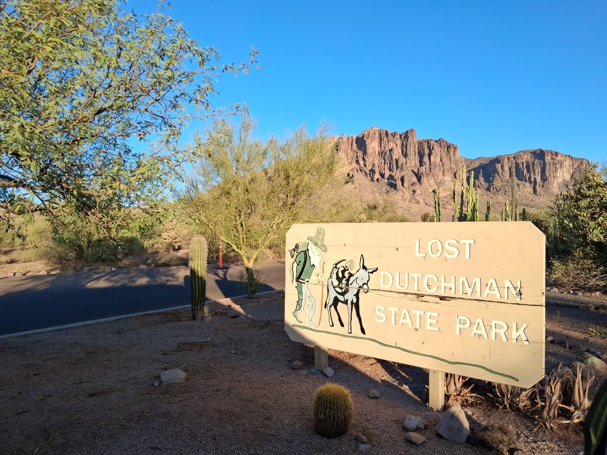 Megadromeas's tweet photo. Lost Dutchman SP in Arizona is awesome https://t.co/QsWv61fdv7