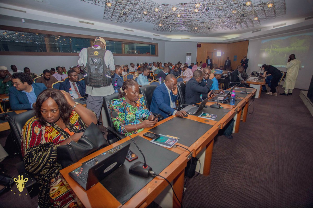 Du 24 au 26 juillet 2025, s’est deroulé á Niamey la 13e édition du Symposium AFRICACERT HANDSHAKE25. Placée sous le thème « Ensemble pour une Afrique numérique et sécurisée », cette rencontre stratégique sur la cybersécurité a été officiellement ouverte par le Premier Ministre,