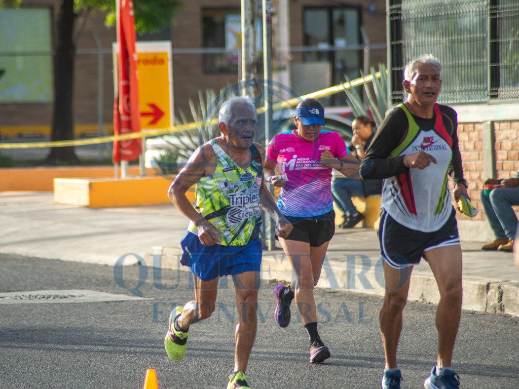 universalqro's tweet image. #Galería| En el Medio Maratón Querétaro 2025, más de 4 mil corredores tomaron las calles con un solo objetivo: vencer sus propios límites. 🏃‍♀️🏃‍♂️💪

eluniversalqueretaro.mx/metropoli/medi…
📸Fernando Camacho