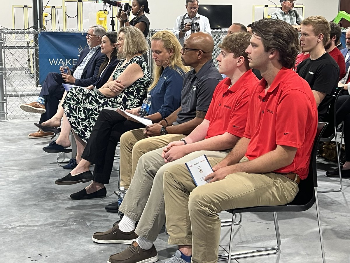 tracia31's tweet photo. Apprenticeship works! Excited to kick off @waketechcc’s latest apprenticeship program that’s the first of its kind in the nation training high-demand technicians for @CSL @FujifilmUS @EliLillyandCo! https://t.co/U9EvYwPwsk