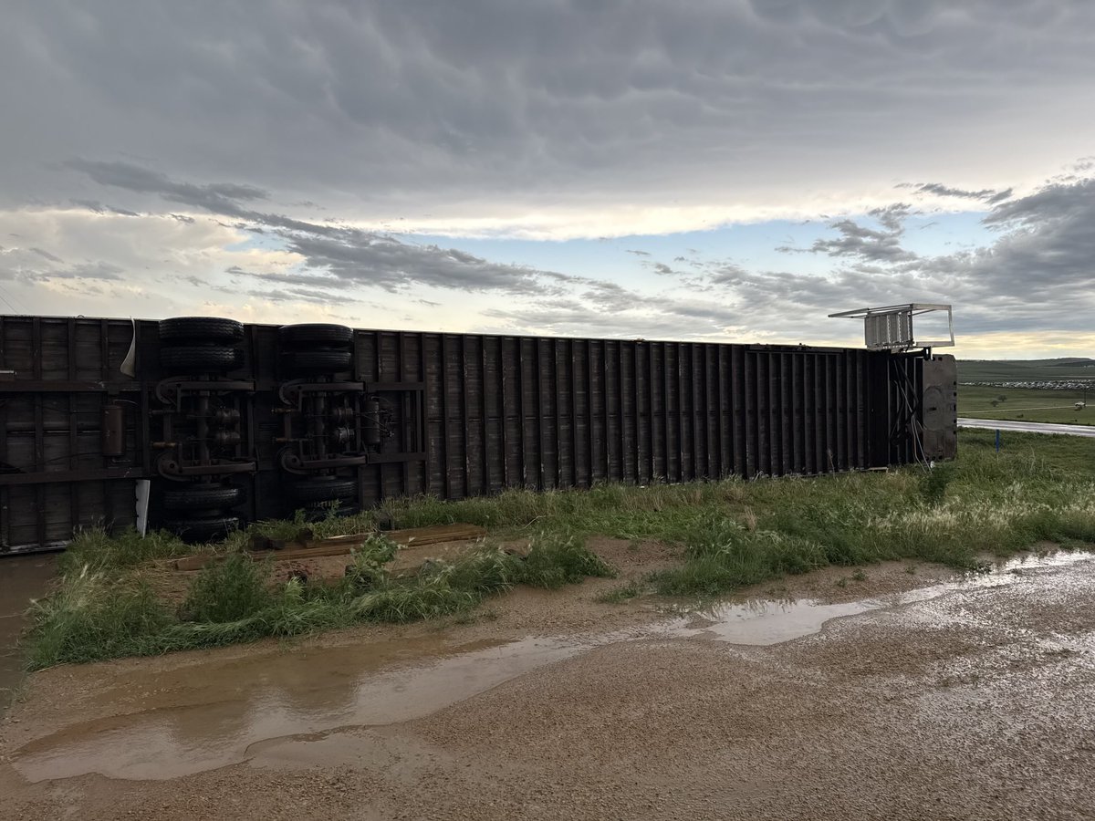 DarylRitchison's tweet image. From my son that happens to be in Dickinson this week. One of the storage lockers for his company blew over with the strong gusts this morning. #ndwx