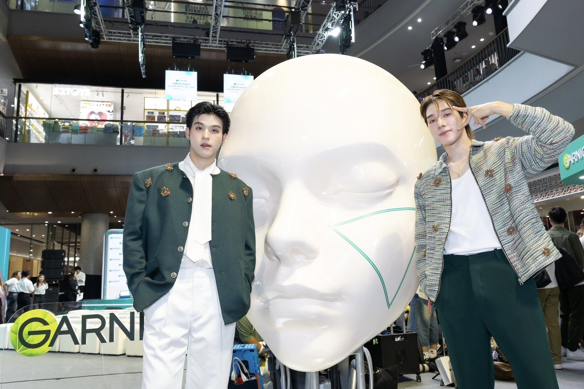 WOMENTERTAIN's tweet image. เคมีที่ลงตัว! ‘สกาย-นานิ’ เดบิวต์รับตำแหน่ง Friends of Garnier คนใหม่ โชว์ตัวไอเทมผลัดผิว Tri-Acid Renew เซรั่มเพื่อผิวไบรท์ กลาง สยามย่าน มิตรทาวน์

[อ่านต่อ🔗…facebook.com/share/1F8EEUBk……]

#GARNIERTRIACIDXSKYNANI 
#หยดผลัดผิว #TriAcidSerum #GarnierThailand
#skywongravee…