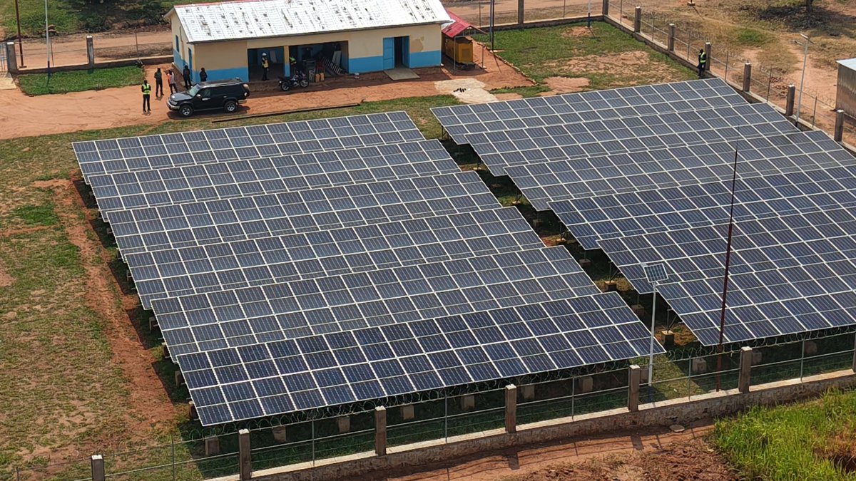 anser_rdc's tweet photo. 🌞 Katanda (Kasaï Oriental) prêt pour le décollage énergétique !

Toutes les composantes de la centrale solaire sont désormais réunies marquant une étape cruciale dans le processus d’électrification de la cité. ⚡🏗️

🔧 Cette mobilisation logistique et technique ouvre la voie :
✅ à l’installation du réseau local 
✅ à la connexion des ménages et PMEs

💡 Encore une preuve concrète de l’engagement d’ANSER RDC pour la promotion de l’accès pour tous à l’énergie. 

#ANSERRDC #ÉnergieSolaire #Katanda #ÉlectrificationRurale #RDC #ImpactPositif #ÉlectricitéPourTous @Presidence_RDC @PrimatureRDC @MinistereRHE @devrural_rdc @financesrdc @Cypmusimar @damien_twambi