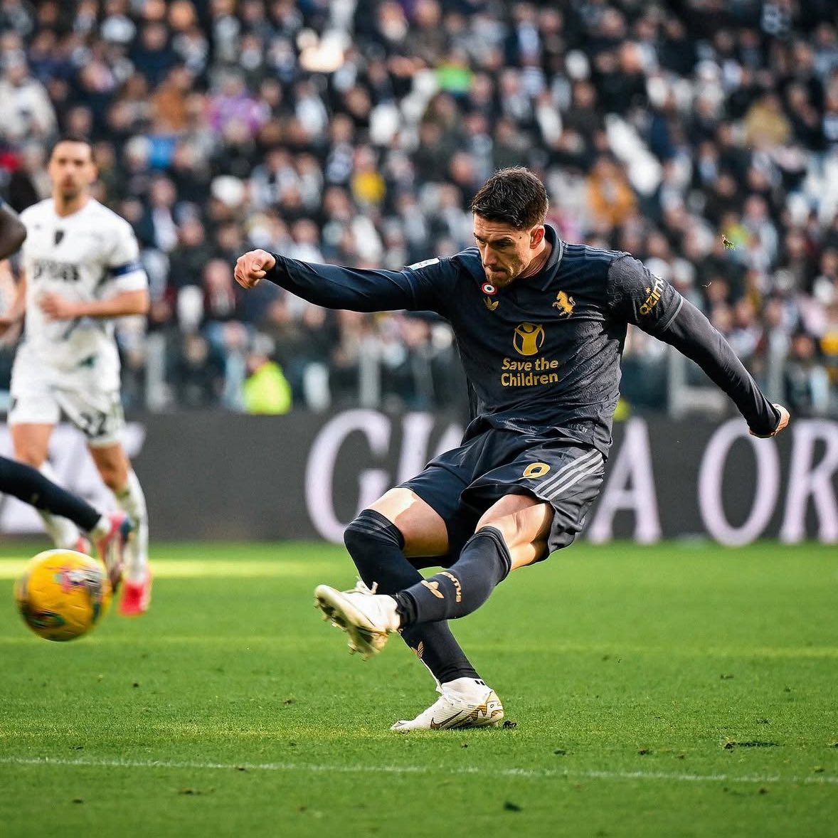 theMilanZone_'s tweet image. L'avventura di Dusan #Vlahovic alla #Juventus è ormai ai titoli di coda, resta però da capire come finirà: il club bianconero, come spiega stamattina @ilgiornale, ha detto no alla prima proposta di risoluzione del contratto presentata dall'agente del serbo Darko #Ristic in quanto