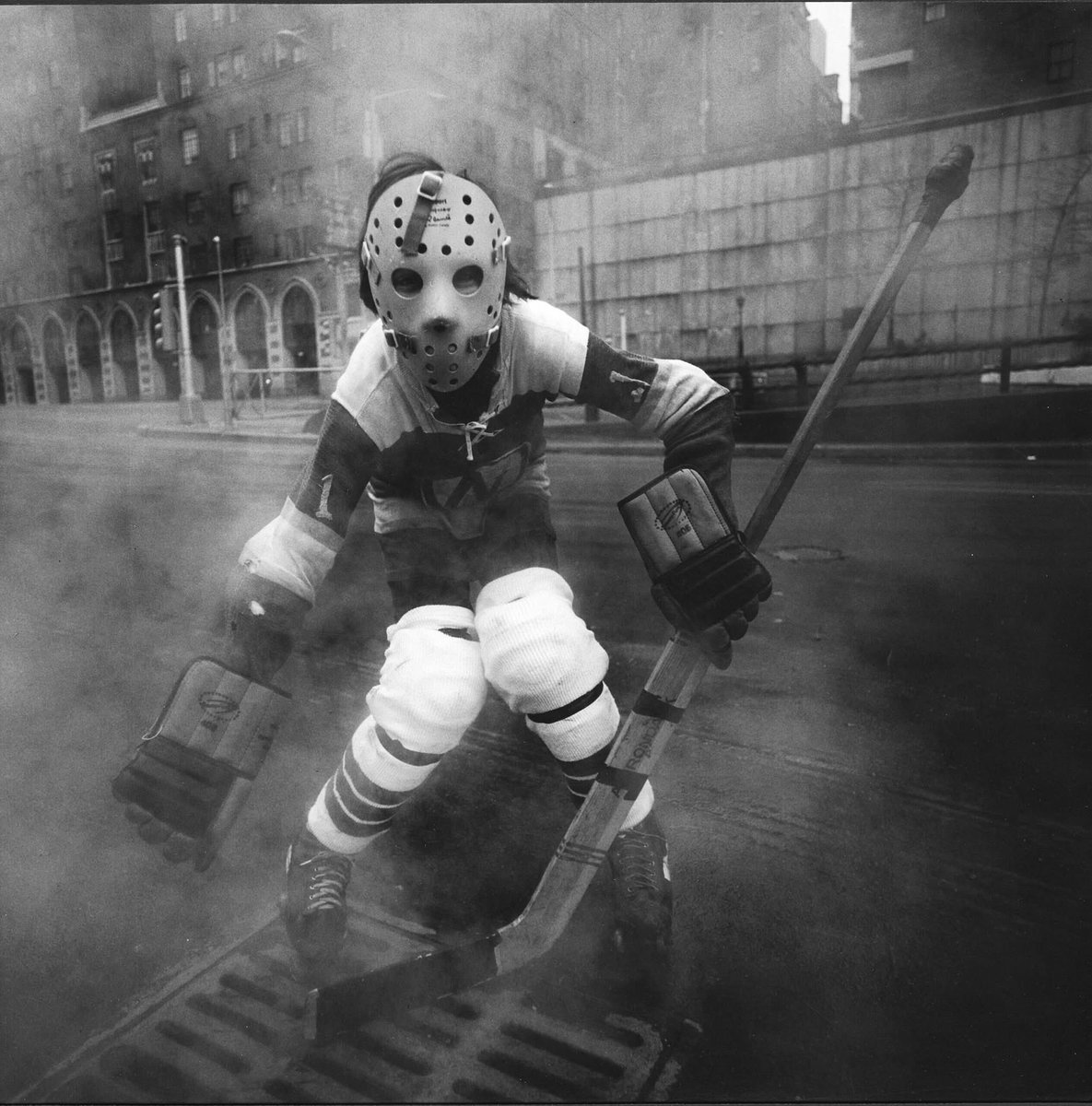 aflashbak's tweet image. Arthur Tress
Young street hockey goalie, 1972
41st Street and 1st, Manhattan, NYC