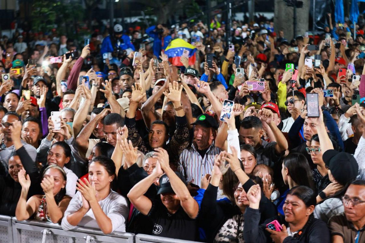 Calurosas felicitaciones al gobierno y pueblo de #Venezuela, protagonistas de otra histórica jornada de elecciones. Sus resultados dan continuidad a la Revolución Bolivariana y Chavista y fortalecen su unión cívico-militar. Todo nuestro apoyo al hermano Presidente Nicolás Maduro.