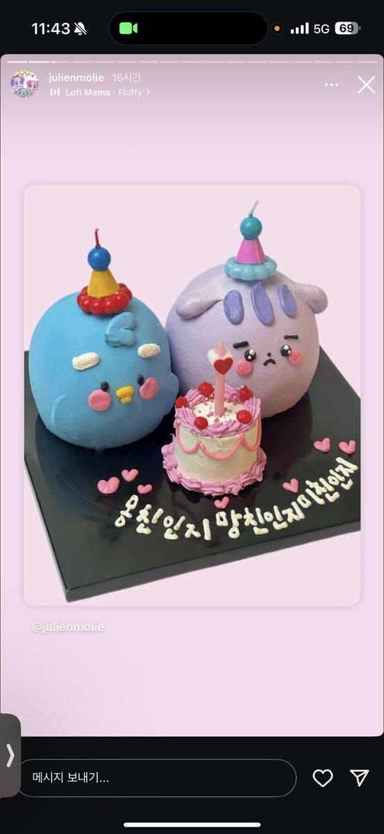 인스스.슷슷 넘기다가.
익숙한 캐릭터가
보여