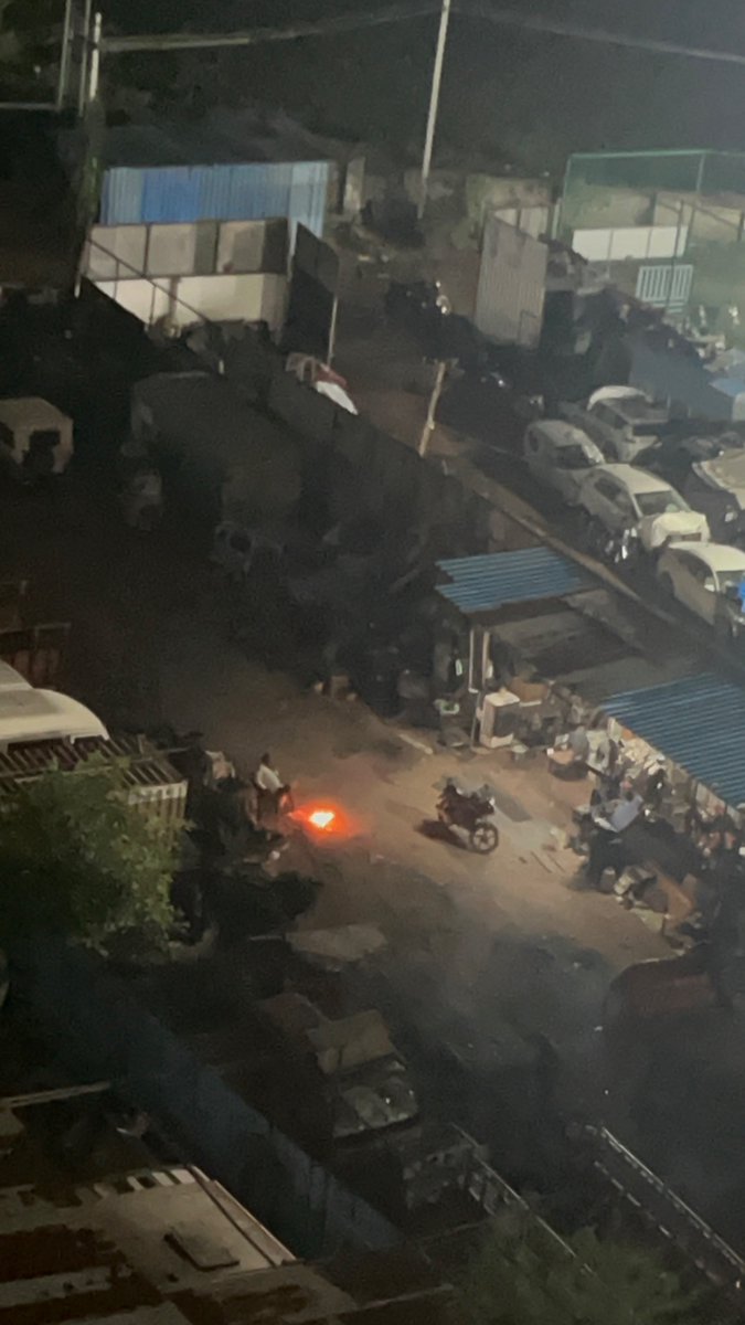 AkashvaishnavAv's tweet photo. @DCRajendraNaga1 @GHMCOnline @C11AMOH
Regular toxic garbage burning &amp; late-night repairs by multiple garages are causing unbearable smoke &amp; noise. Serious health hazard &amp; constant disturbance to residents.
Immediate action needed. #ghmc https://t.co/tT9YHg4JSO