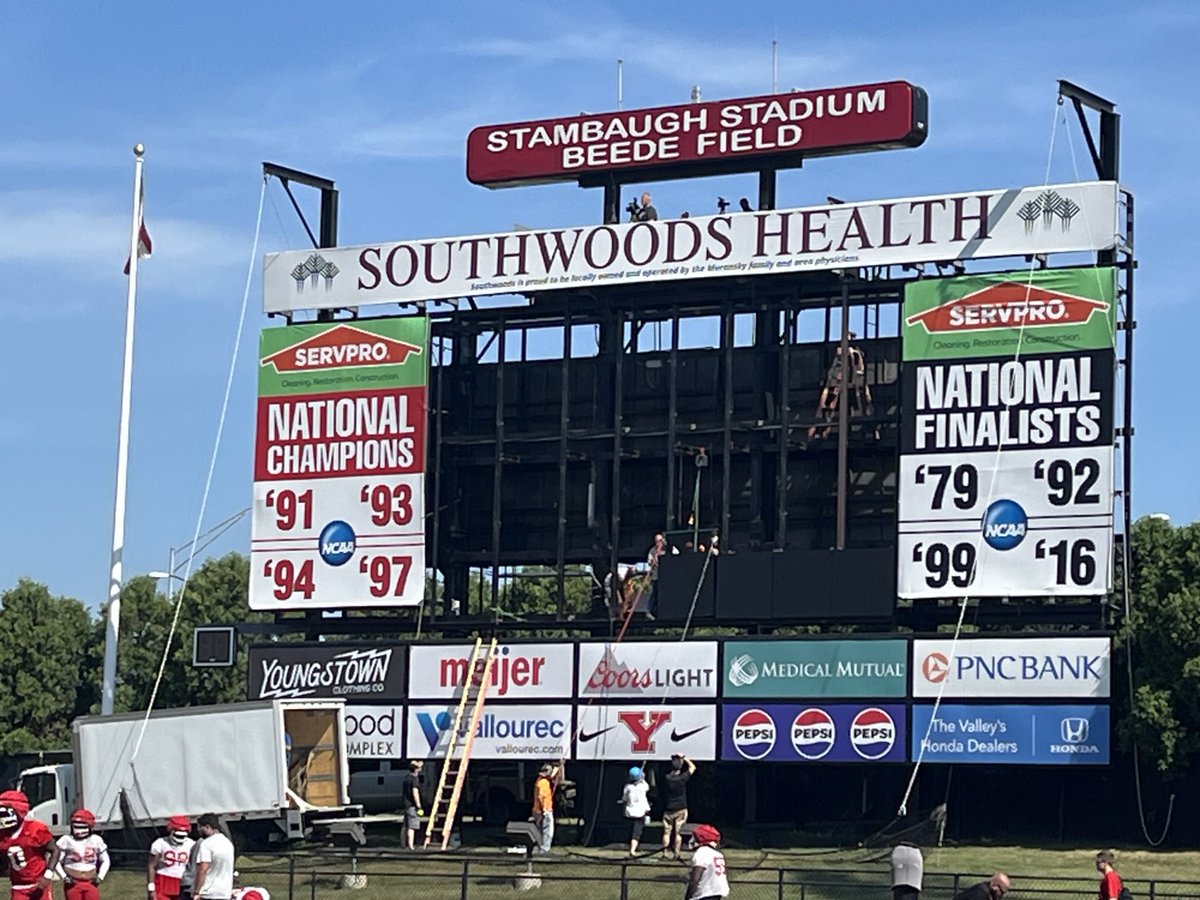 DanaBalash21's tweet image. .⁦@21WFMJSports⁩   Work being done for new video board at Stambaugh Stadium
