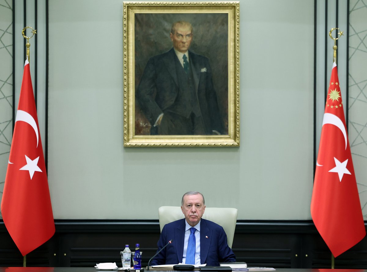 yilmaztunc's tweet image. Cumhurbaşkanımız Sayın Recep Tayyip Erdoğan&apos;ın başkanlığında Cumhurbaşkanlığı Kabine Toplantımızı gerçekleştirdik.

Toplantıda aldığımız kararların ülkemiz ve milletimiz için hayırlara vesile olmasını diliyorum.

@RTErdogan 
@tcbestepe 

📍 Cumhurbaşkanlığı Külliyesi