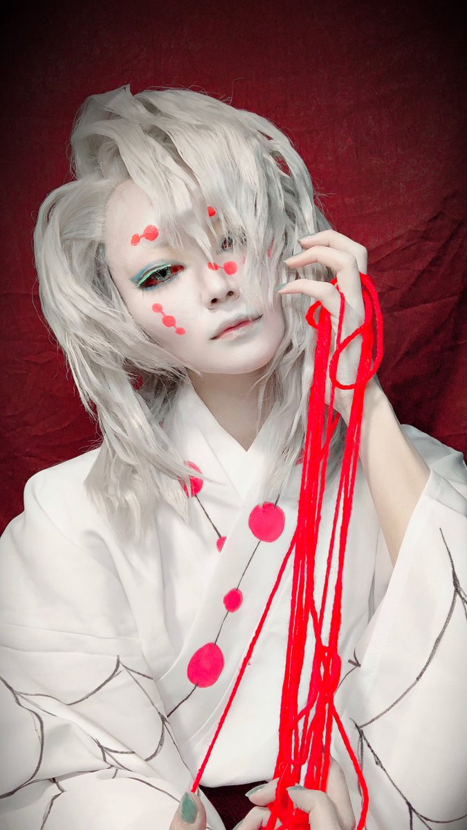 #自我からコスプレイヤーへ

普段の姿は世を偲ぶ仮の姿ですって言うとわりと信じてもらえます