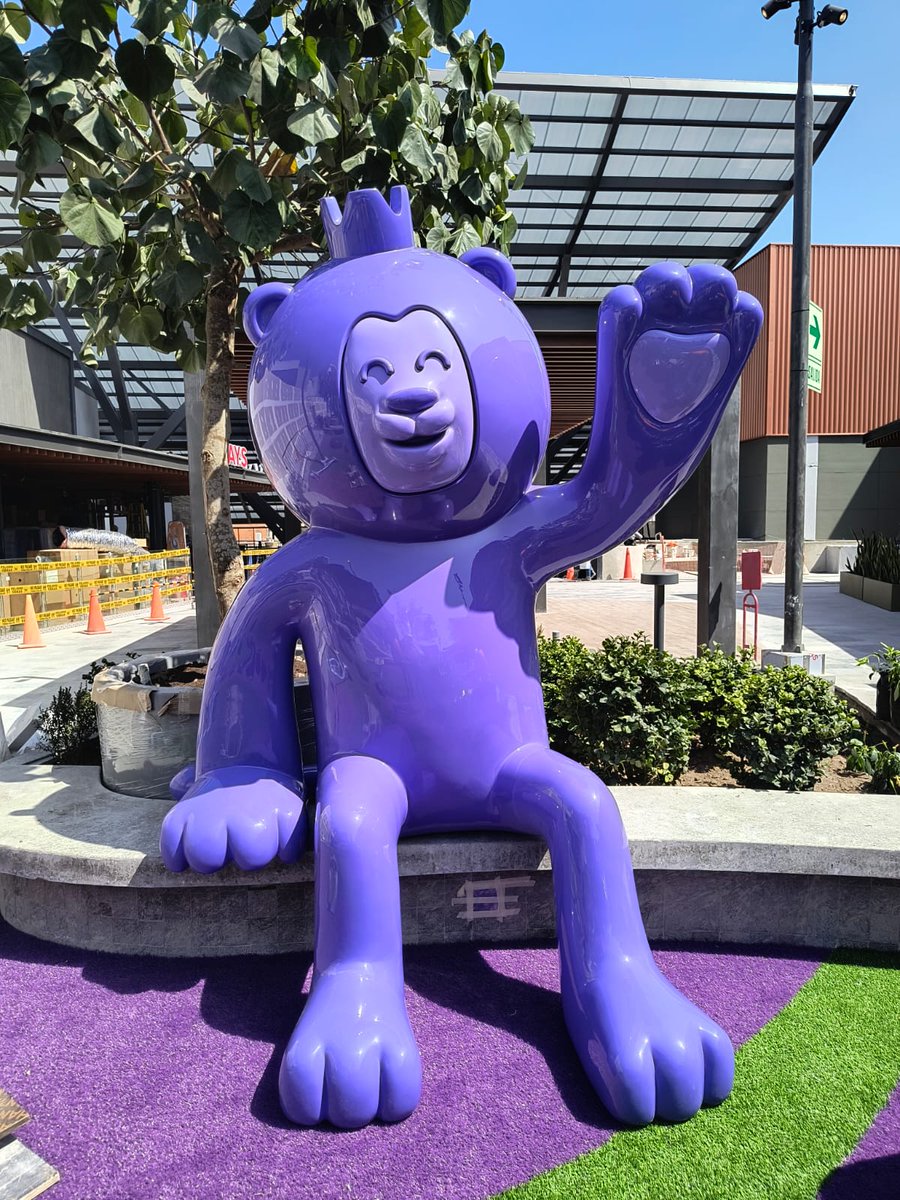 MeowMrkat's tweet image. GMGM 💜
Here’s to one more!
This is the 8th sculpture we’ve installed 🏗️, a reflection of over 8 years of collaboration with this client.

It’s been a journey: from my first 3D prints, experimenting with resin skulls and Mr. Kats on a 3-axis milling machine, to then offering…