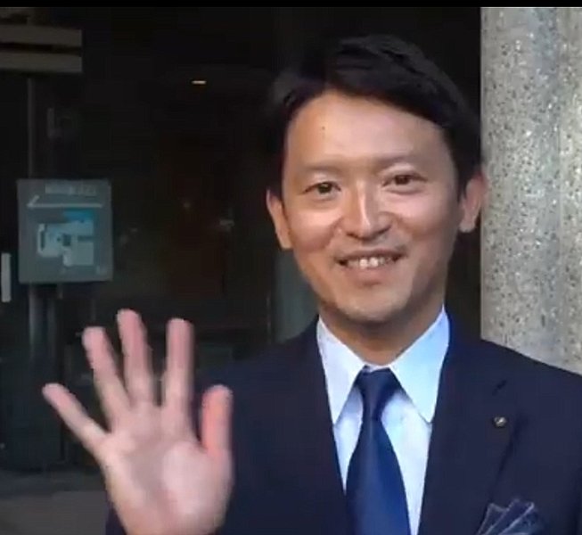 84PANDA's tweet image. ふくまろさんと話してる時の知事、リラックスしてていいよね✨(*´∀｀*)💕