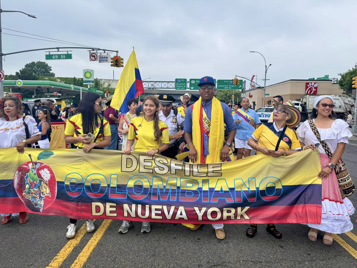 Whenever, wherever — Queens is outside every weekend no matter what!

And thousands of us were outside in Jackson Heights on Sunday, because Queens’ Colombian American community showed out for the annual Colombian Day Parade! 🇨🇴