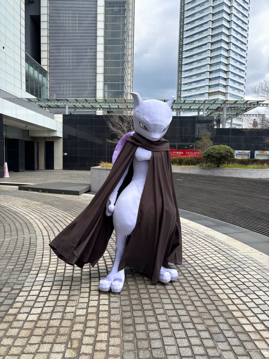 LuuMew2's tweet image. A wild Mewtwo appeared