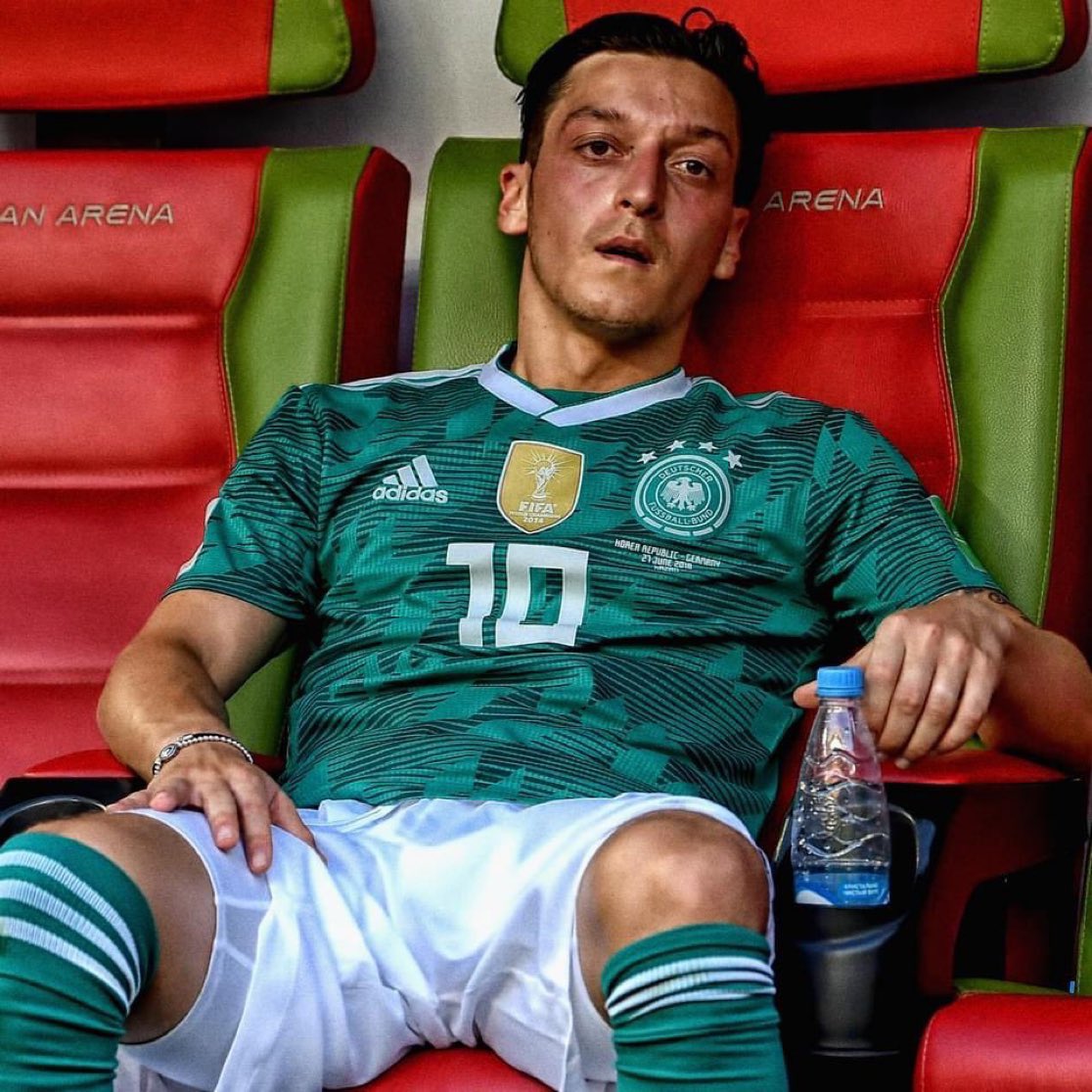 𝐌𝐞𝐬𝐮𝐭 𝐎𝐳𝐢𝐥 𝐢𝐧 𝟐𝟎𝟏𝟖: "When we win, I am German. When we lose, I am an immigrant." 🇩🇪