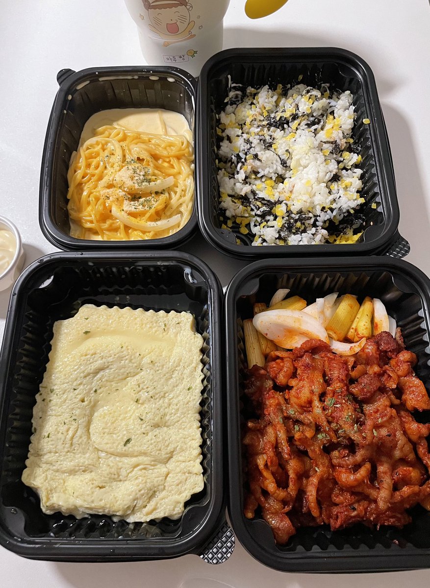 무뼈닭발 매운맛에
계란찜 주먹밥 크림 파스타 추가