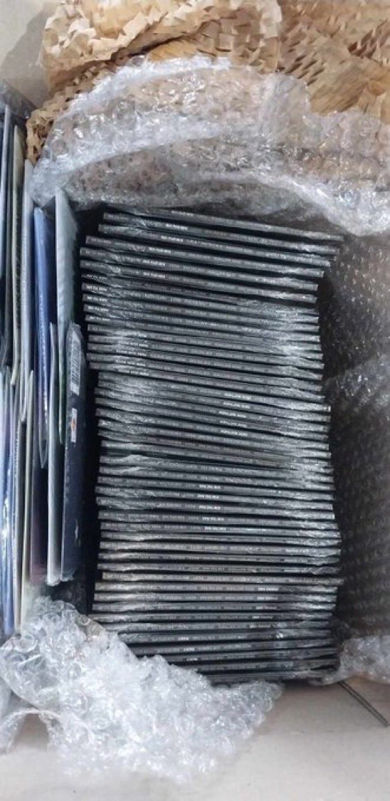 Seoul_Merchant's tweet image. #SeoulMerchant_GIVEAWAY
3 WINNERS OF FREE SEALED ALBUM random

follow us🔔 + @iluvjeonwonwoo 
rt, like