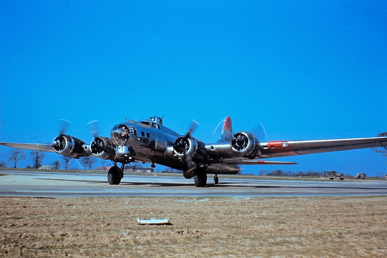 美品 1930年代 アメリカ製◆爆撃機 ボーイングB-17模したオブジェ付き灰皿 第二次世界大戦中にアメリカで衝突したB-17とP-63の詳細を調べる