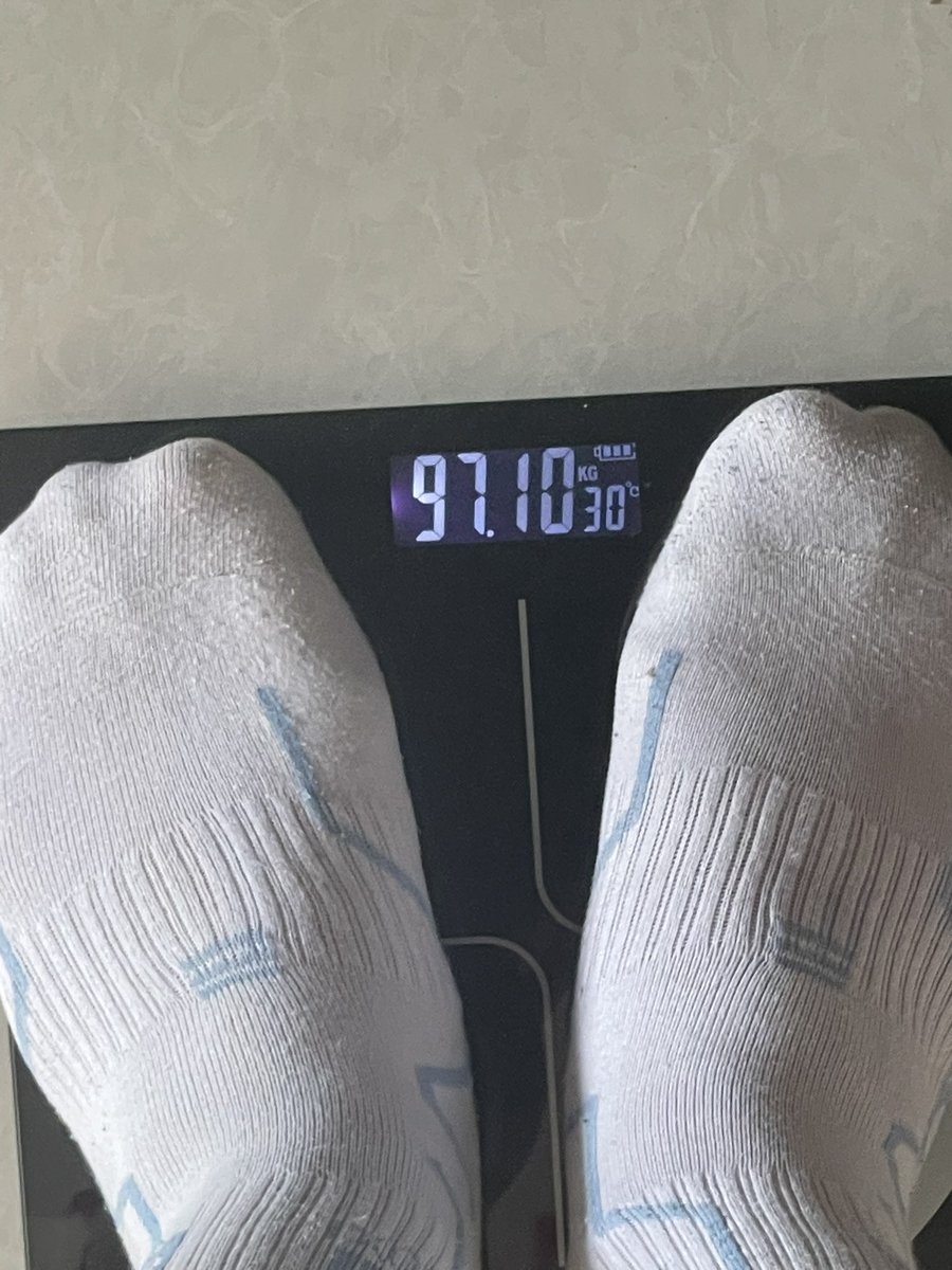 不是，真的很想认识那种小小的，白白胖胖，没有腋毛，唧唧毛，还是小圆手的胖胖，求求了🥺