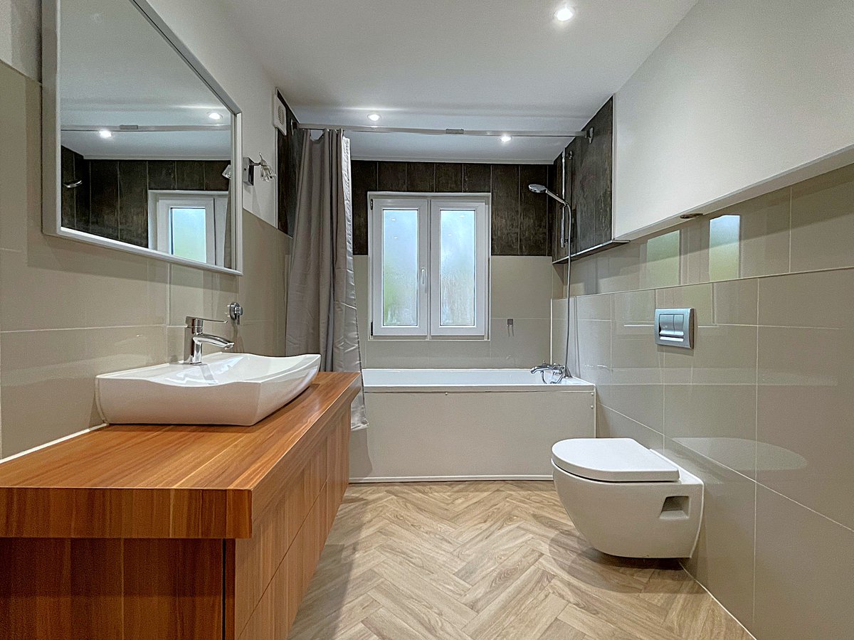 A super three bed/two bath chalet bungalow in #Shortlands. New on the market @ £650,000.  maguirebaylis.com/property/raven…