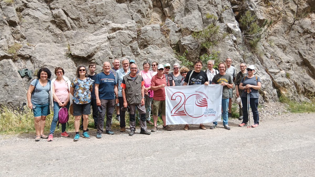 Pirineus Digital (@pirineusdigital) on Twitter photo El Geoparc Orígens publica un quart vídeo sobre la formació dels Pirineus pirineusdigital.cat/el-geoparc-ori…
<a href="/GeoparcOrigens/">Geoparc Orígens</a> <a href="/CCPallarsSobira/">Consell Comarcal del Pallars Sobirà</a> <a href="/ConsellJussa/">CC Pallars Jussà</a> <a href="/ccalturgell/">Consell Comarcal de l'Alt Urgell</a> El Geoparc Orígens publica un quart vídeo sobre la formació dels Pirineus pirineusdigital.cat/el-geoparc-ori…
<a href="/GeoparcOrigens/">Geoparc Orígens</a> <a href="/CCPallarsSobira/">Consell Comarcal del Pallars Sobirà</a> <a href="/ConsellJussa/">CC Pallars Jussà</a> <a href="/ccalturgell/">Consell Comarcal de l'Alt Urgell</a>