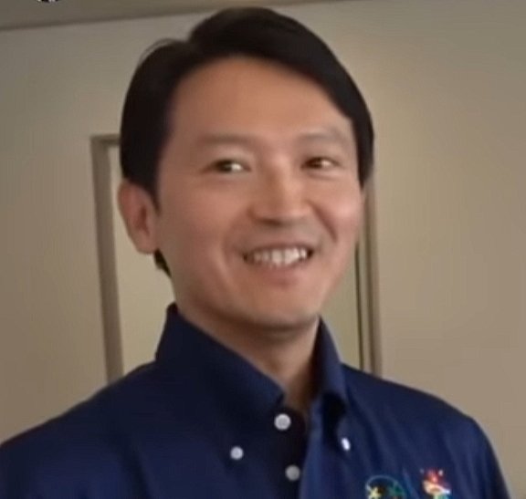 84PANDA's tweet image. ふくまろさんと話してる時の知事、リラックスしてていいよね✨(*´∀｀*)💕