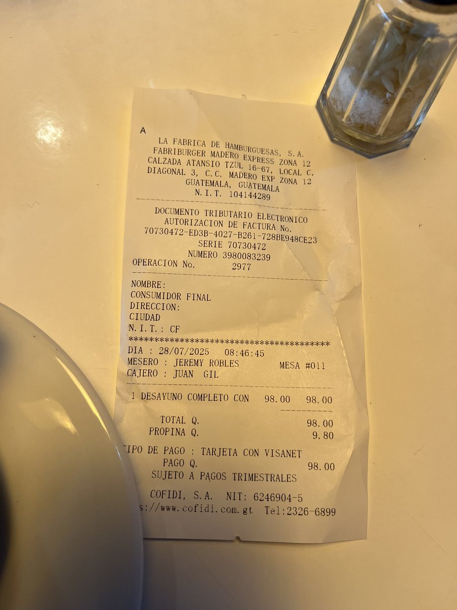 Me enoja que cobren la propina, pero PECOS BILL, si se lo merece. 💯