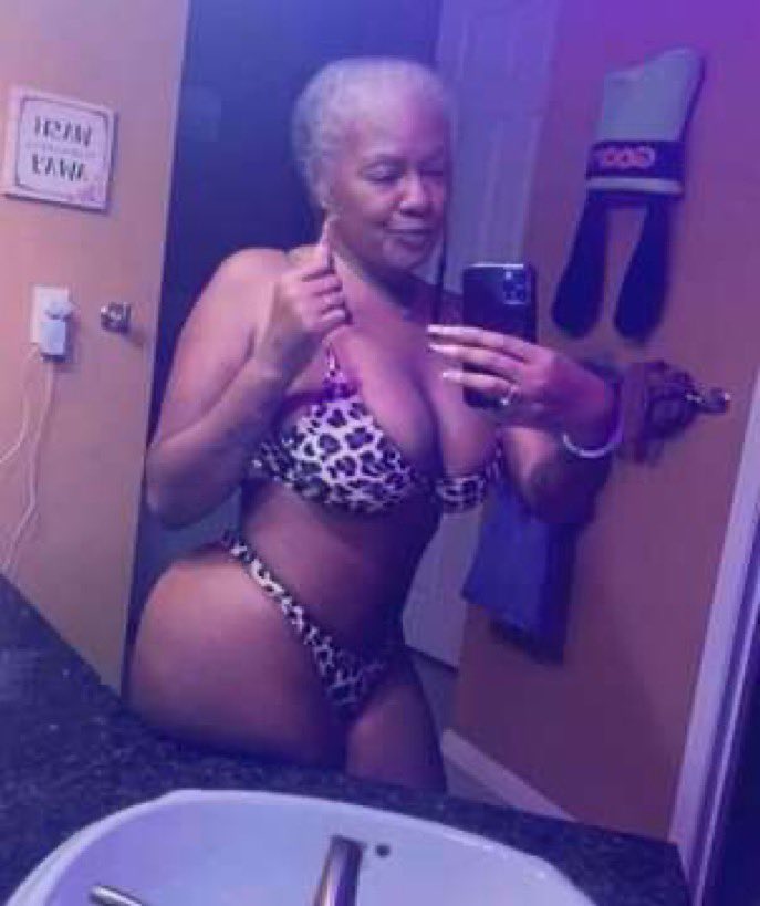 am_isaac_N's tweet image. The old woman they tell u to live alone